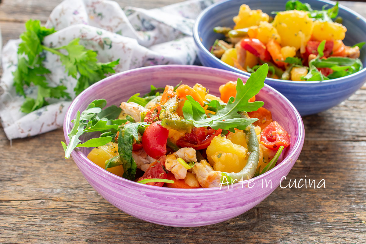 Kartoffelsalat mit Hähnchen und grünen Bohnen