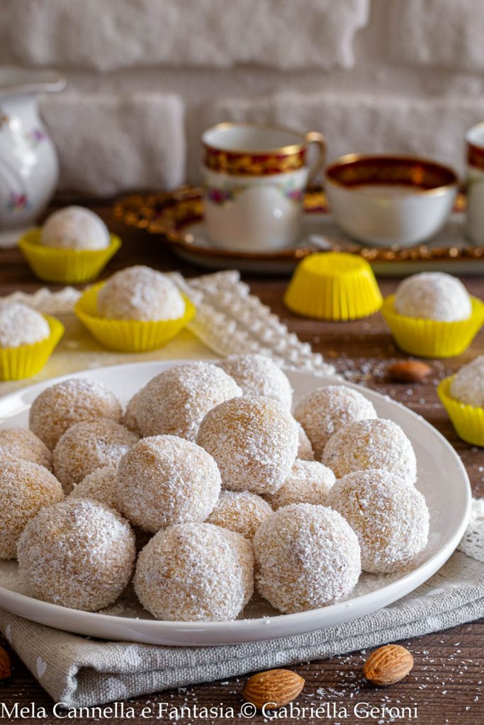 Kokos- und Amaretti-Pralinen