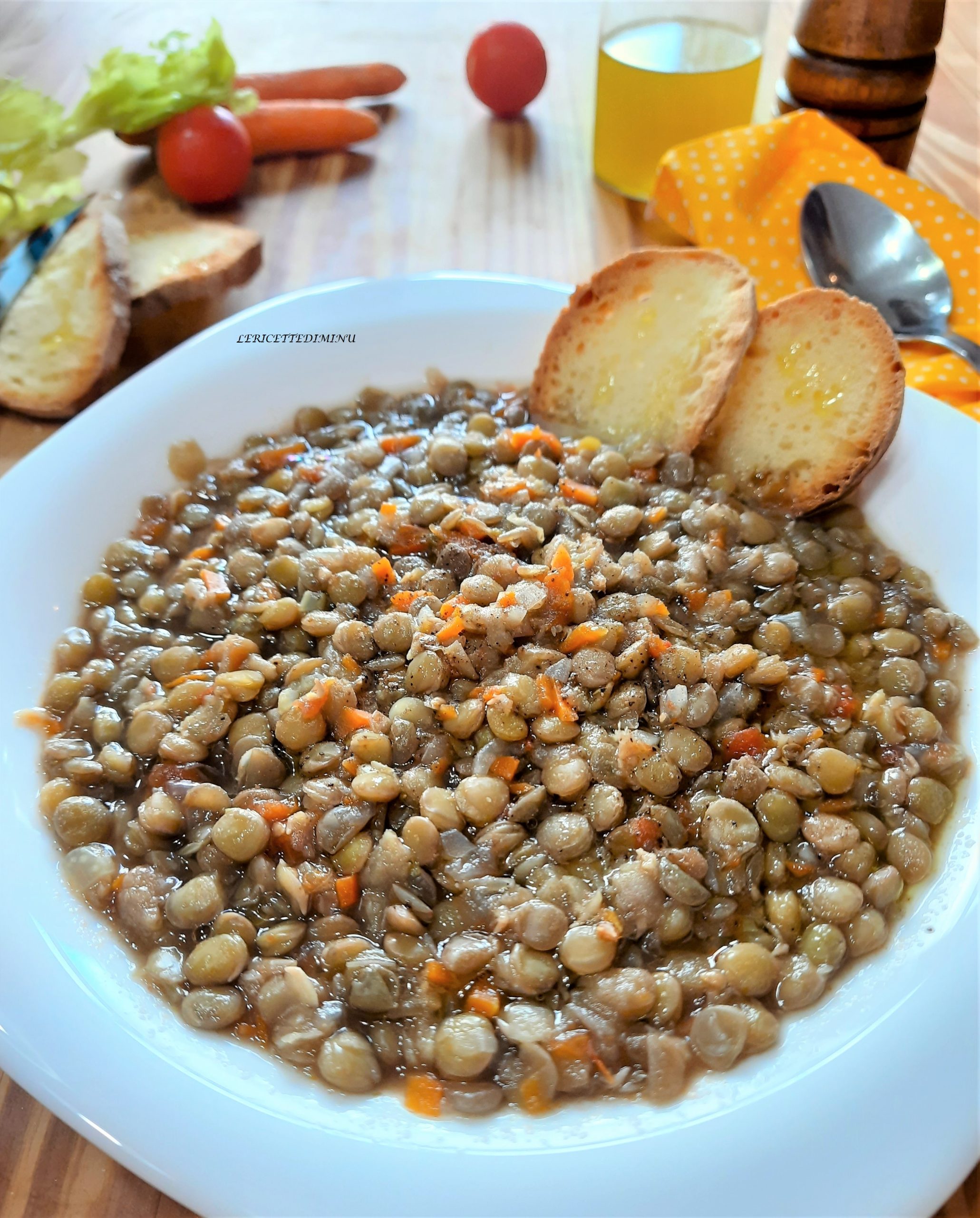 Einfache und leichte Linsensuppe