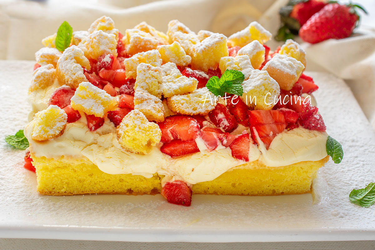 Mimosentorte mit Erdbeeren und Sahnecreme