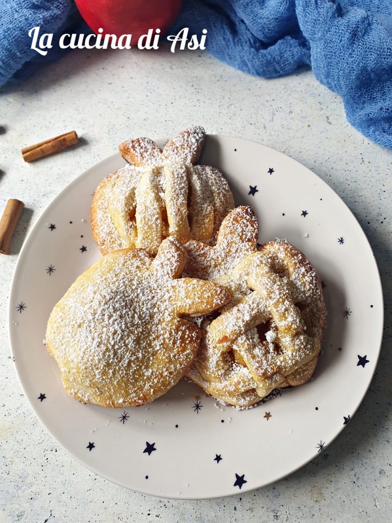 Mürbeteiggebäck mit Apfelflechtungen