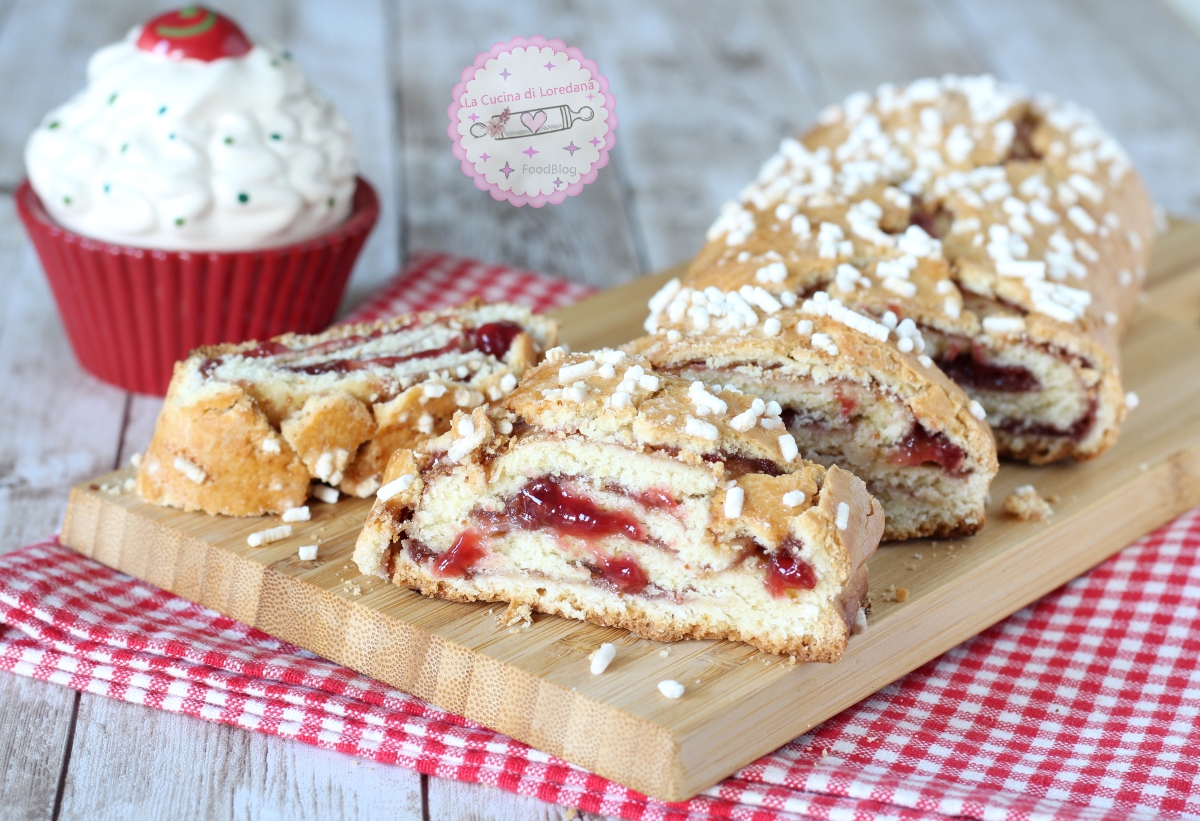 MÜRBETEIGROLLE MIT KONFITÜRE UND AMARETTI