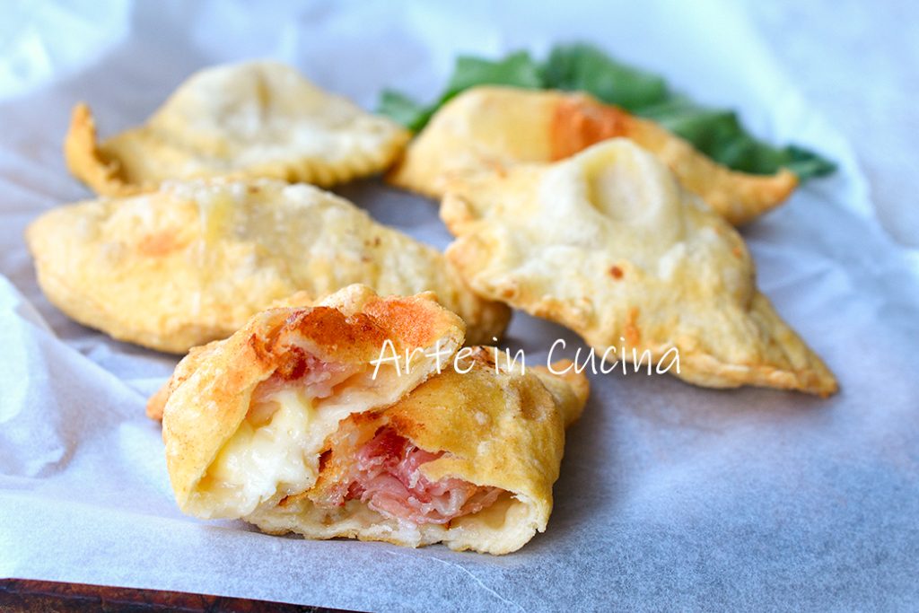 Panzerotti Wasser und Mehl mit Schinken