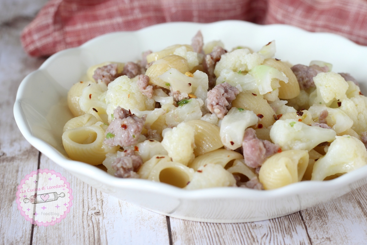 PASTA MIT BLUMENKOHL UND WURST, ein köstliches Hauptgericht