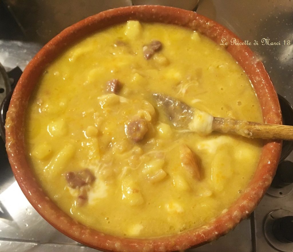 Neapolitanische Pasta und Kartoffeln