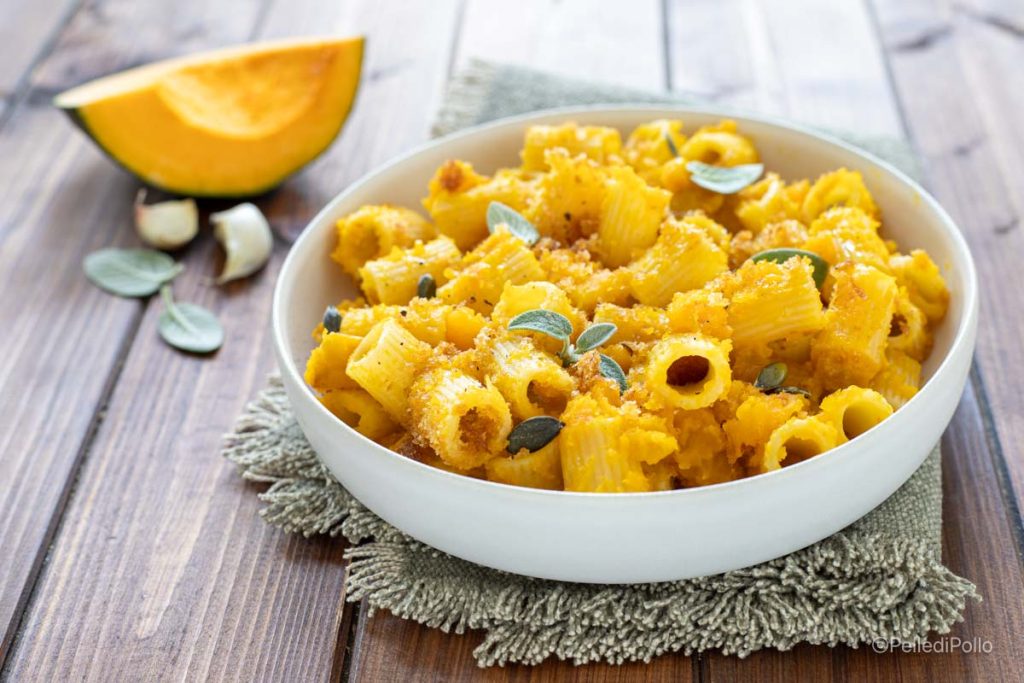 pasta mit Kürbis und Semmelbrösel