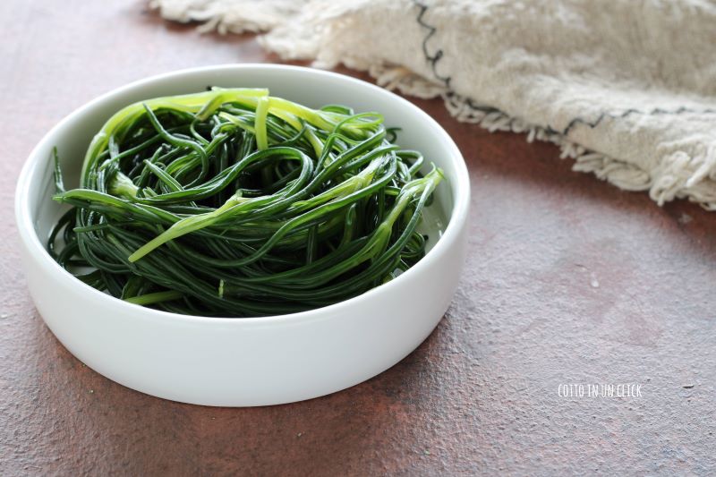 agretti al vapore in pentola a pressione elettrica