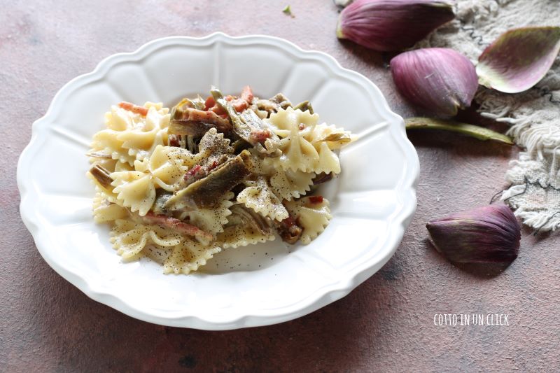 cremige Pasta mit Artischocken und Speck