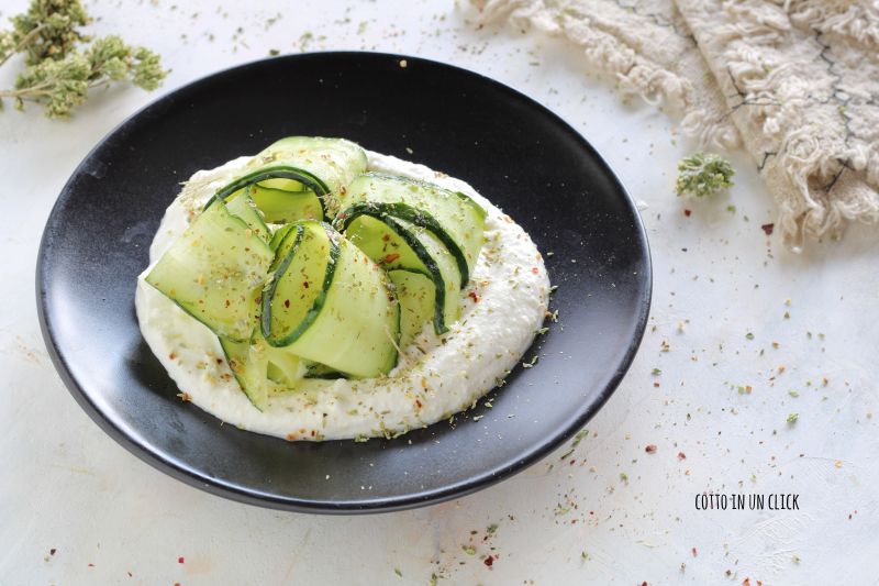 Gurkensalat mit Ricotta-Joghurt-Creme