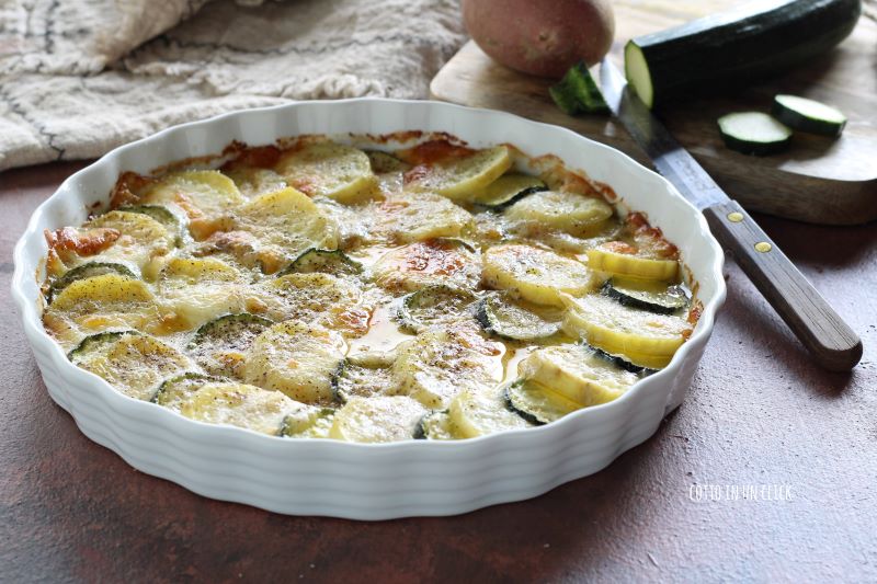 Kartoffeln und Zucchini aus dem Ofen, schmelzend und lecker