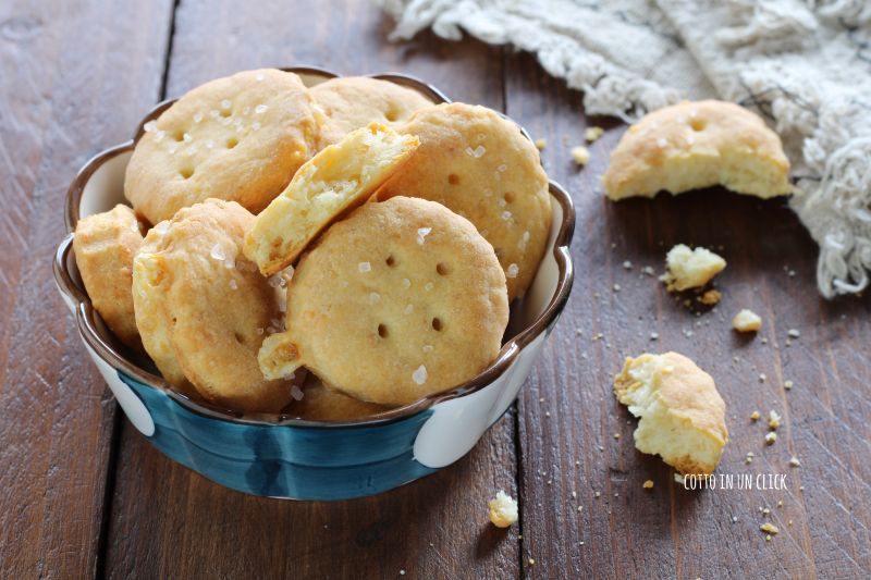 Selbstgemachte Käsecracker