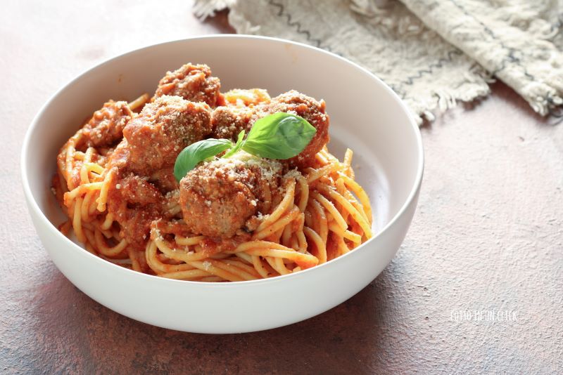 spaghetti mit fleischbällchen, einfaches und leckeres rezept
