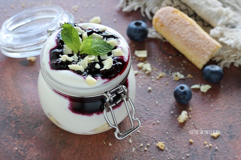 yogomisù Heidelbeeren und weiße Schokolade, schnell und ohne Eier