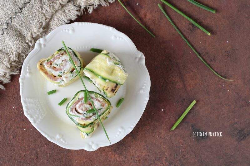 zucchini rollen mit lachs und käse