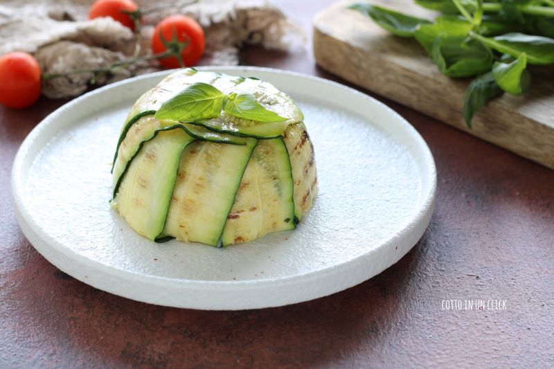 zucchiniküchlein mit ricotta und basilikum