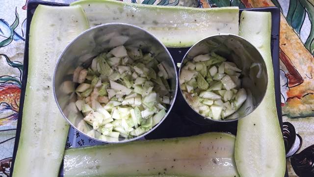 Schwertfisch-Tatar und Obst-Fingerfood