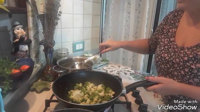 Häppchen mit Schinken, Huhn und Romanesco
