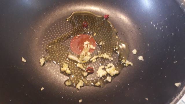 Knoblauch Öl und Chilischote