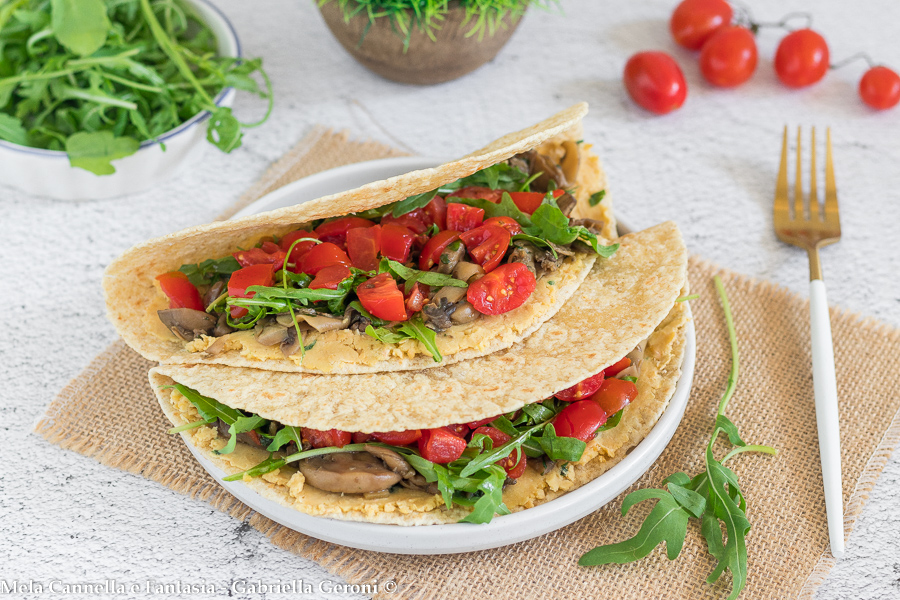 Piadina mit Hummus und Gemüse leichtes Rezept