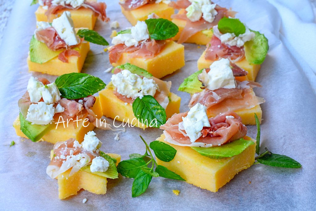 Polentabrot mit Speck und Feta