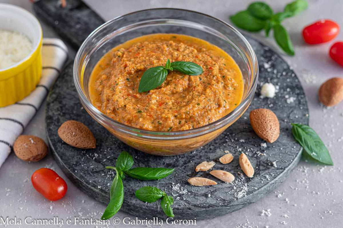 Originale Trapanese Pesto Rezept aus Sizilien mit Kirschtomaten, Mandeln und Pecorino