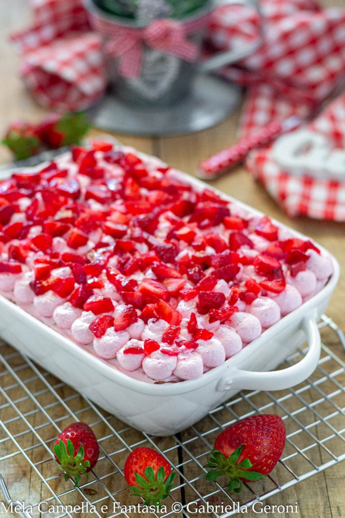 rosa Tiramisu mit Erdbeeren