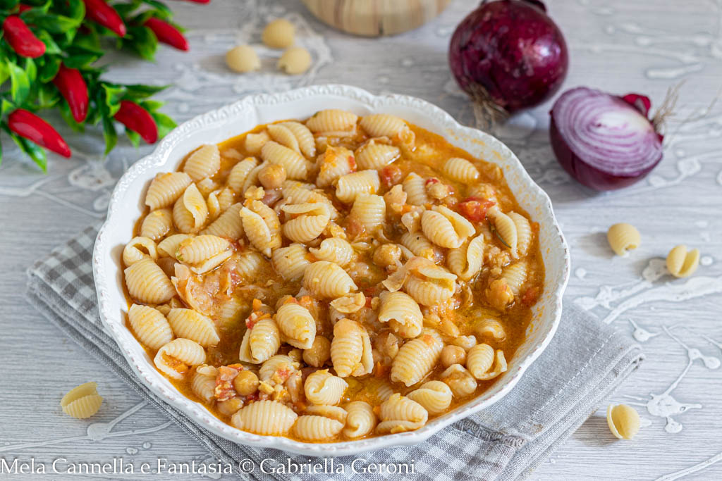 Schnelle abruzzesische Kichererbsensuppe