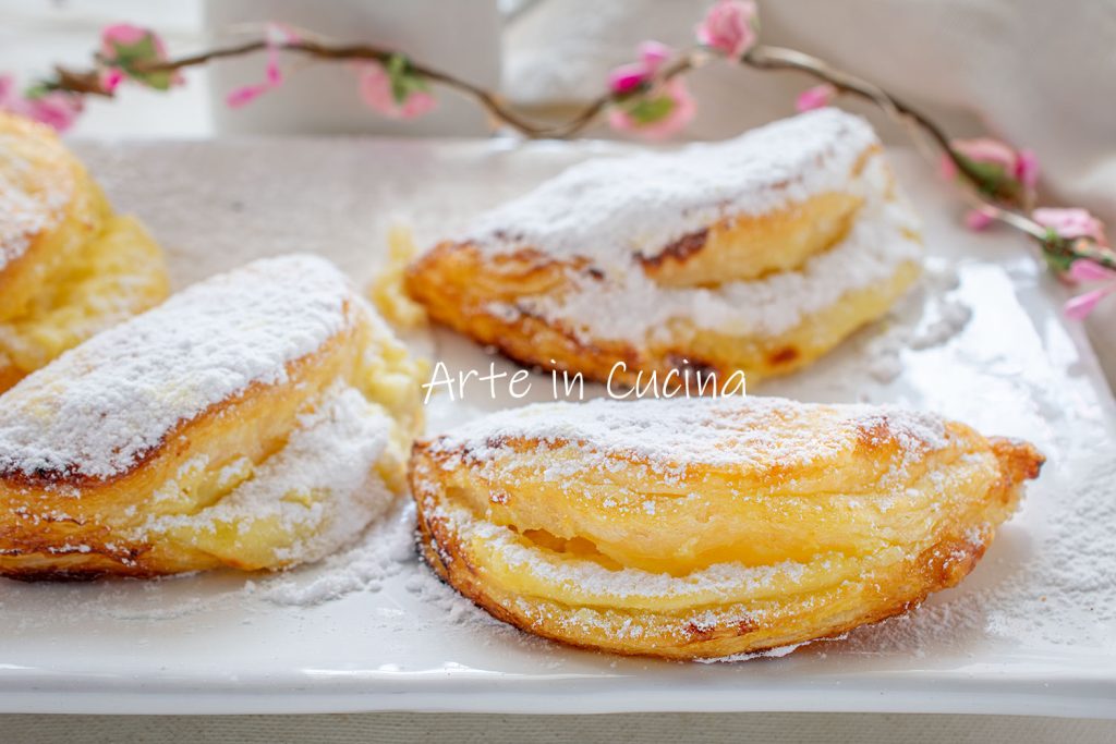 Schnelle Blätterteiggebäcke mit Ricotta und Creme