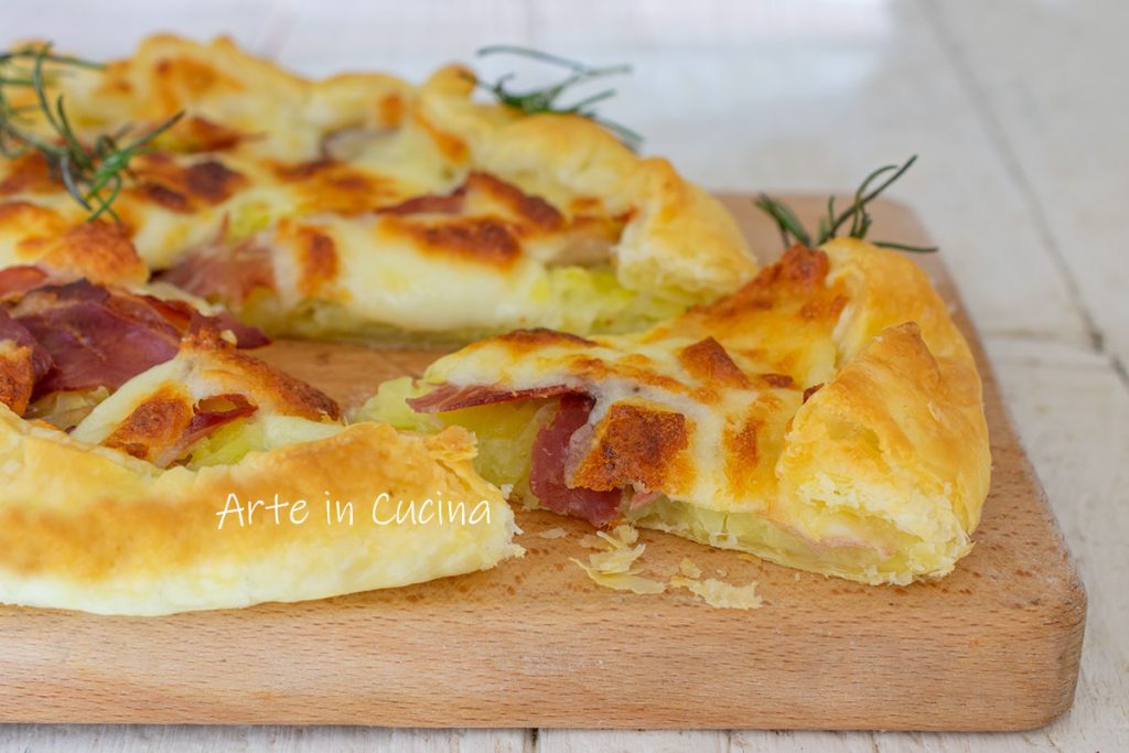 Schnelle Blätterteigtorte mit Kartoffeln und Speck