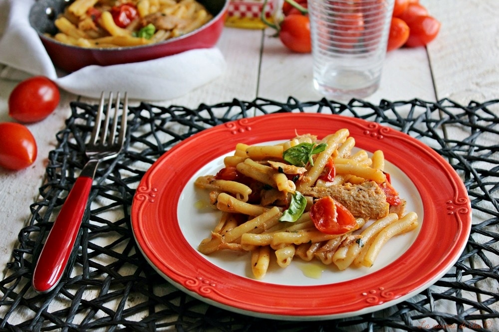 Schnelle Pasta mit Thunfisch und Kirschtomaten