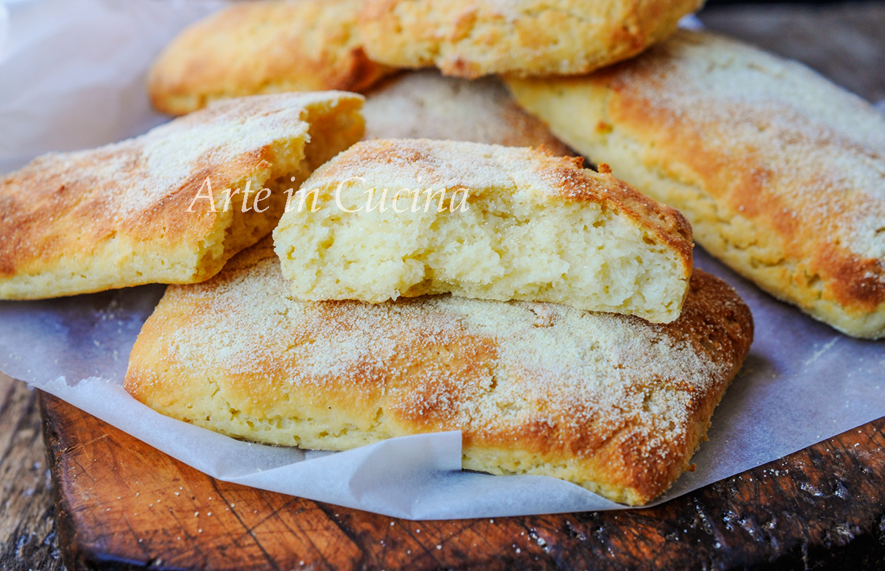 Schnelle sardische Ricotta-Semolina-Brötchen