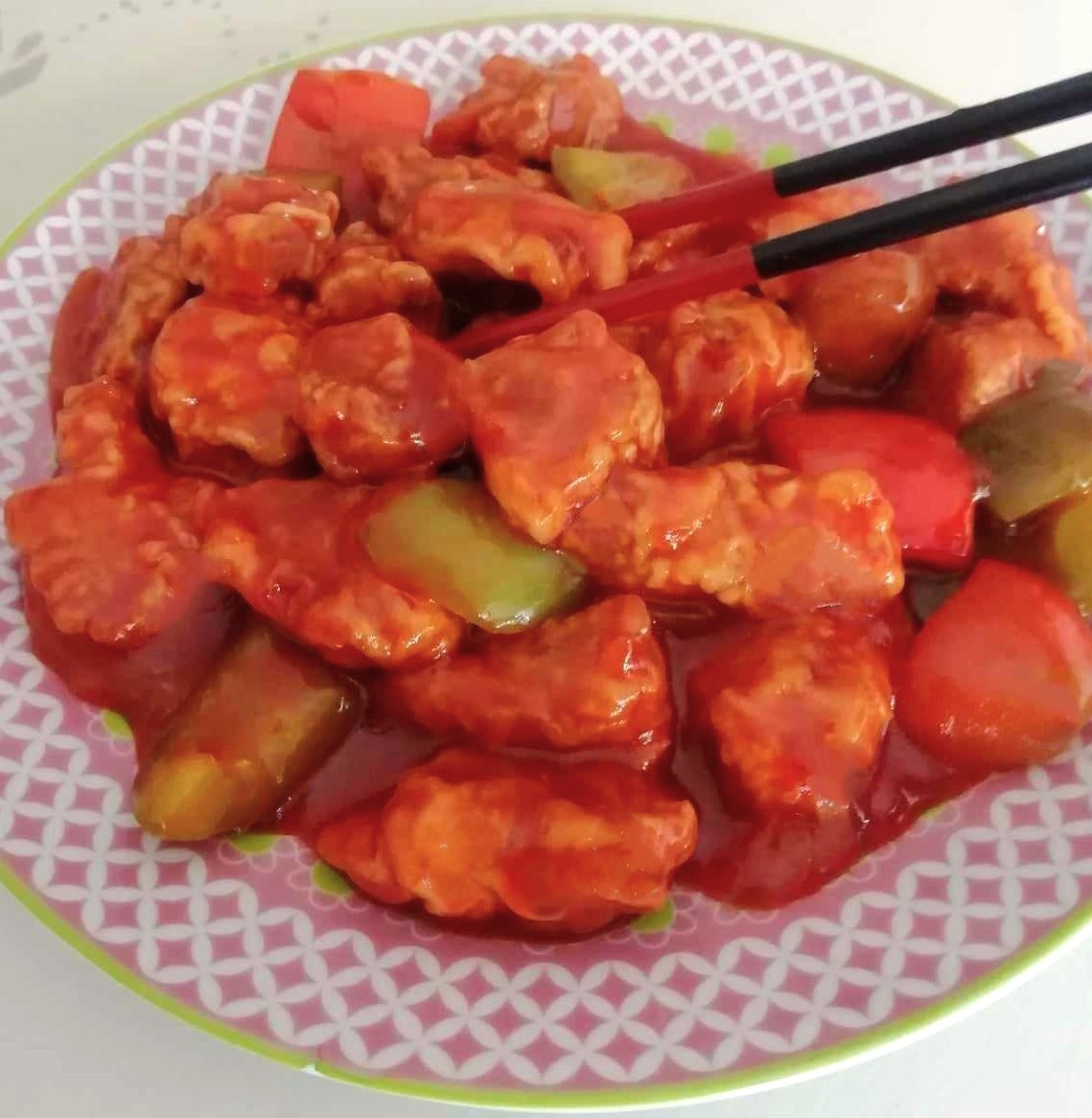 SCHWEINEFLEISCH IN SÜß-SAUER-SAUCE