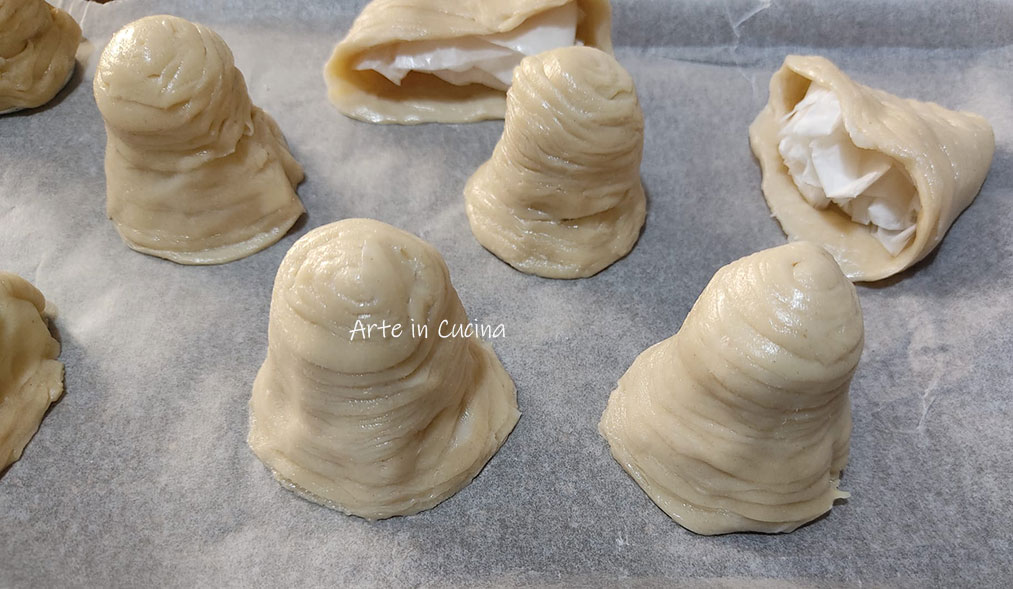 Hausgemachte Sfogliatella di San Gennaro aus Neapel