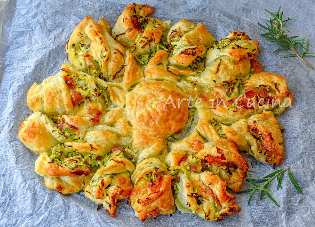 Sonnenblume mit Zucchini und Schinken, Blätterteigvorspeise für Ferragosto