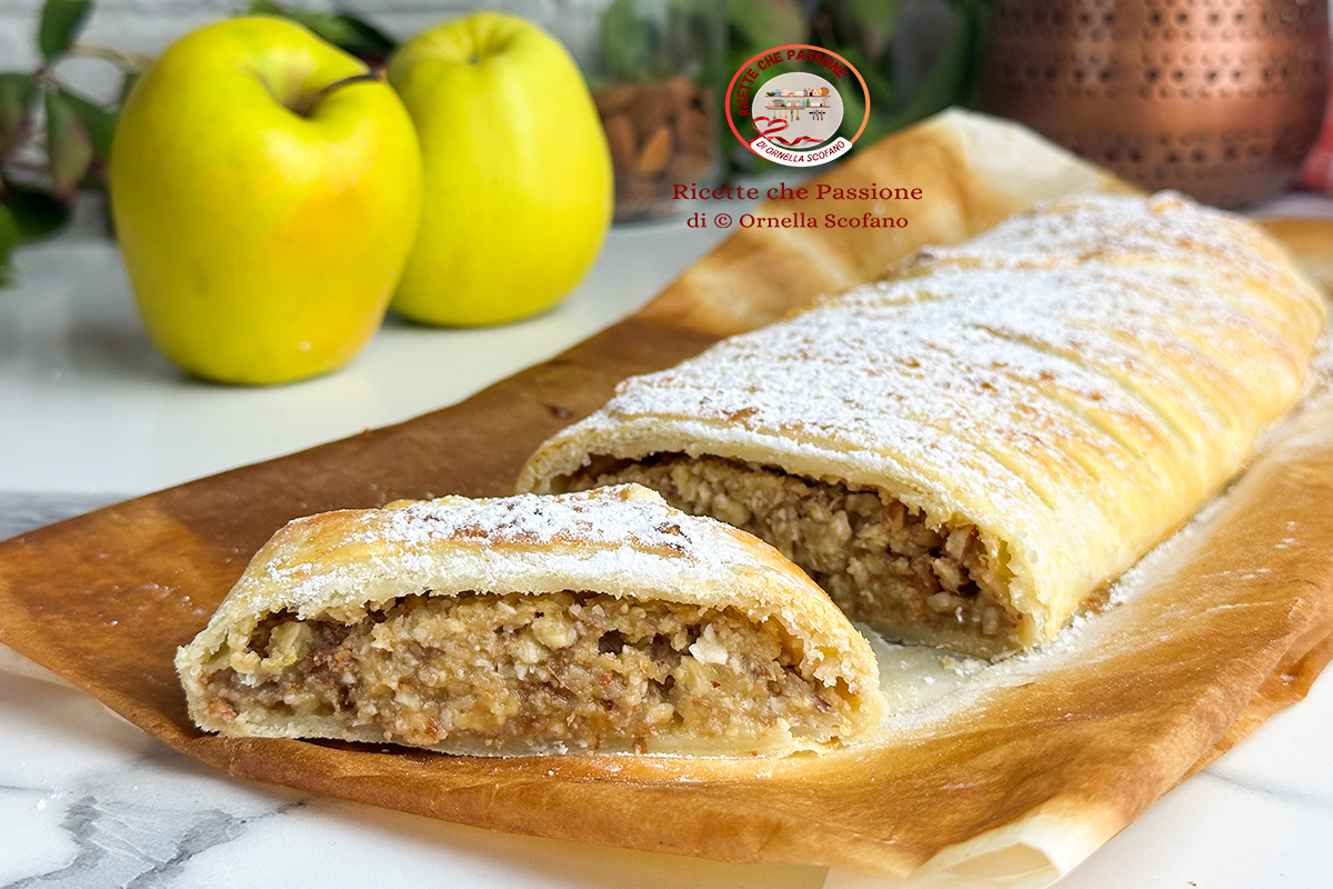 Schneller Blätterteigstrudel mit Äpfeln, Mandeln und Amaretti