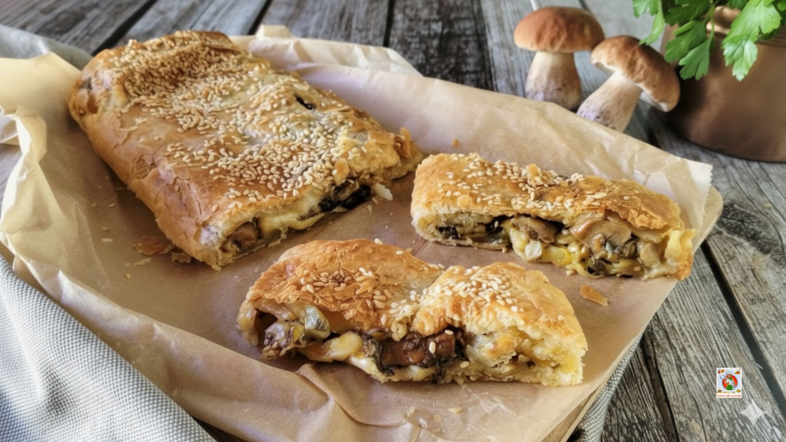Strudel mit Steinpilzen und Scamorza: der perfekte herzhafte Herbstgenuss in wenigen Minuten fertig