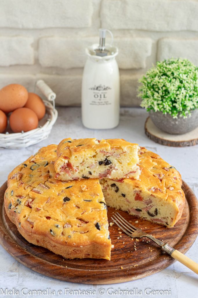 superweicher herzhafter Kuchen mit Mortadella