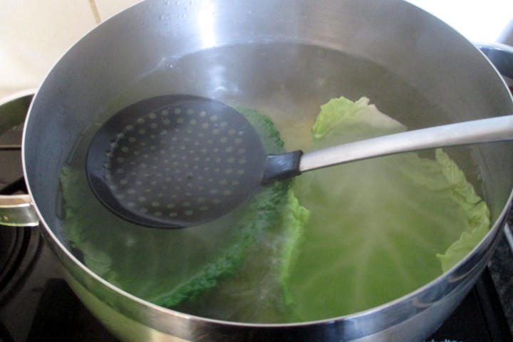 Vegane Wirsingröllchen Zubereitung, Mangia senza Pancia