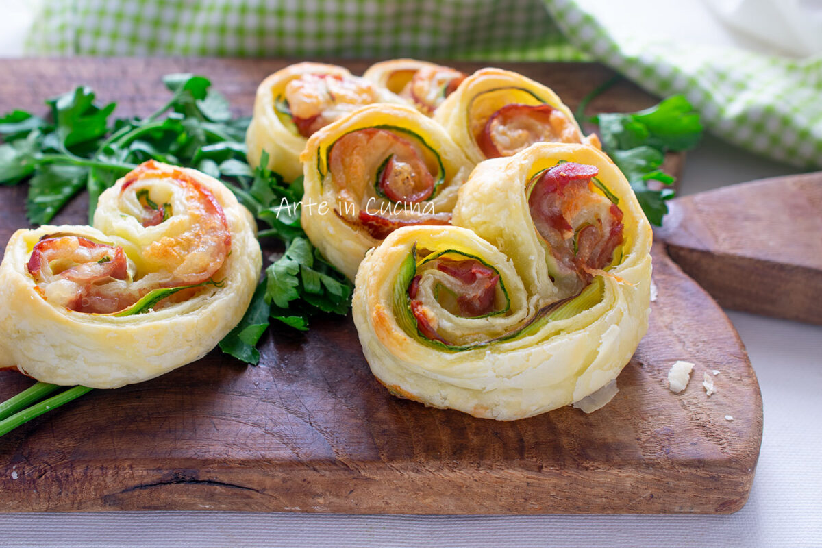 Blätterteig-Fächer salzig mit Zucchini und Speck