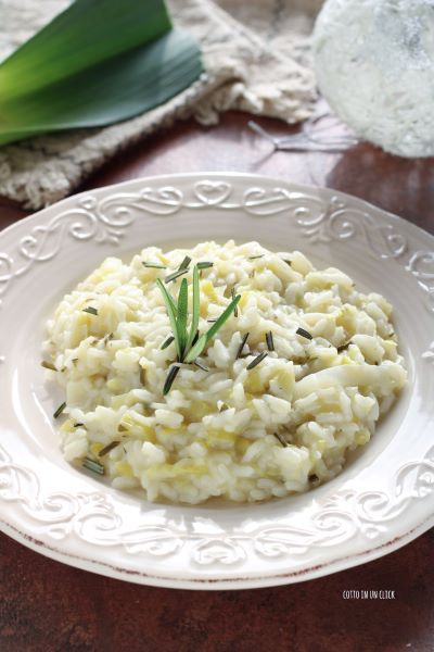 Mit Schale und Saft einer halben Zitrone, Butter und geriebenem Käse verfeinern und servieren