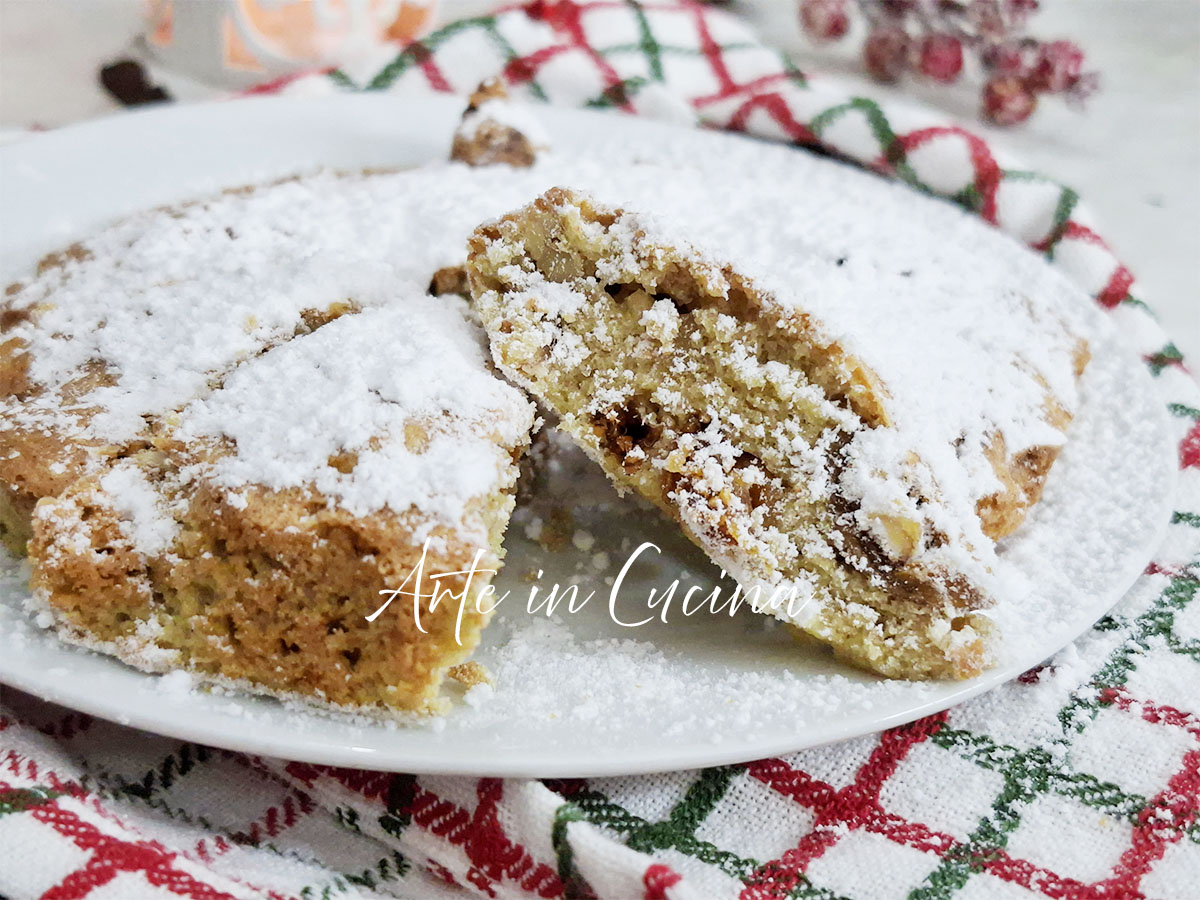 WALNUSS- UND TROCKENFEIGENKUCHEN