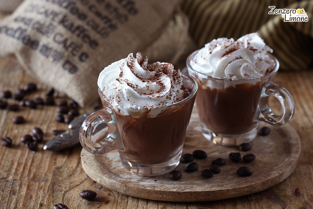 warmer Shakerato-Kaffee