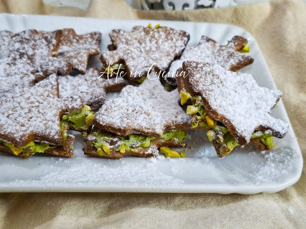 PISTAZIEN-WEIHNACHTSBAUM-KEKSE