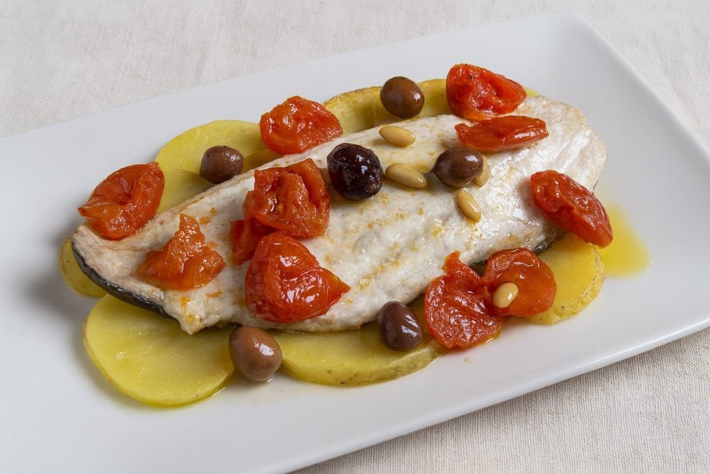 Wolfsbarschfilet nach ligurischer Art