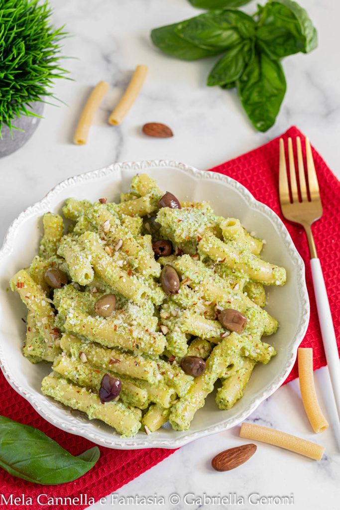 ziti mit Zucchini-Pesto