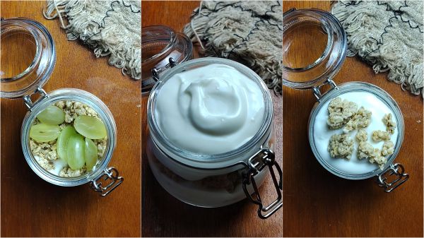 Zubereitung der Skyr-Mousse mit Granola und Trauben