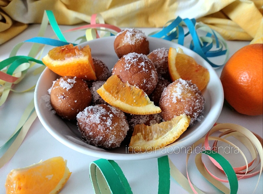 Ricotta-Krapfen mit Orangen