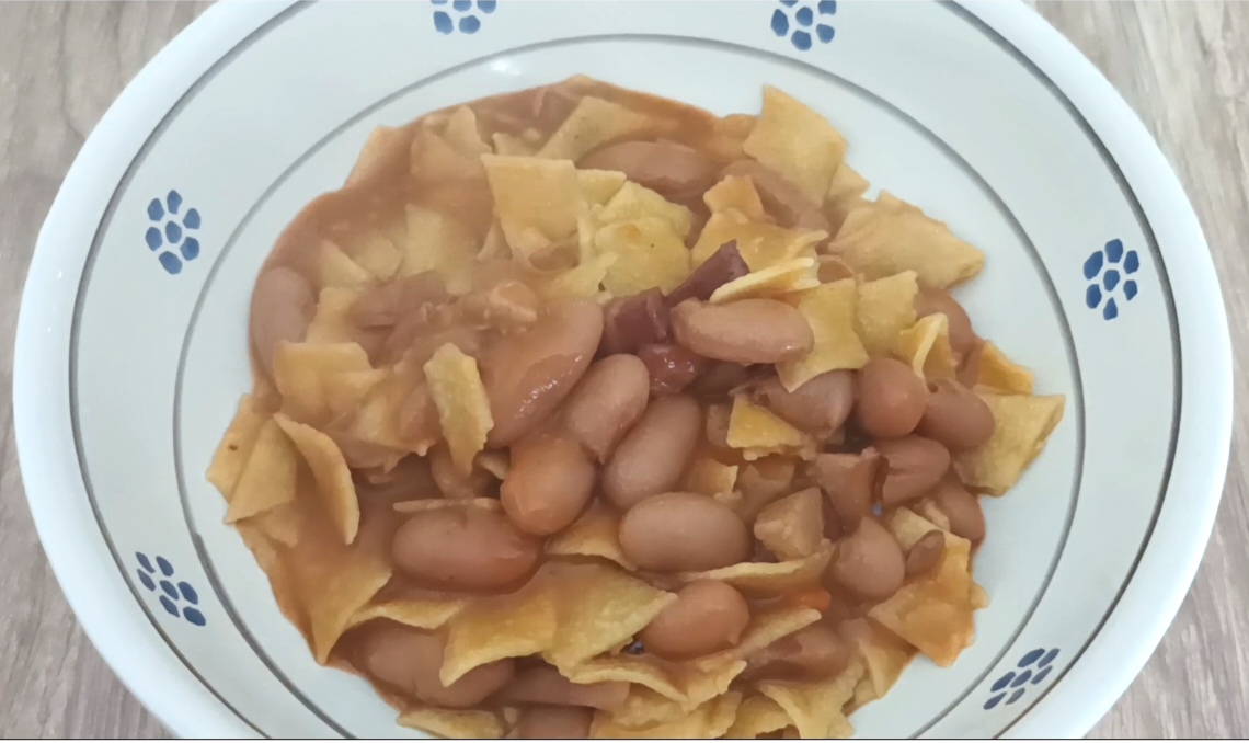 Suppe mit frischen Borlottibohnen