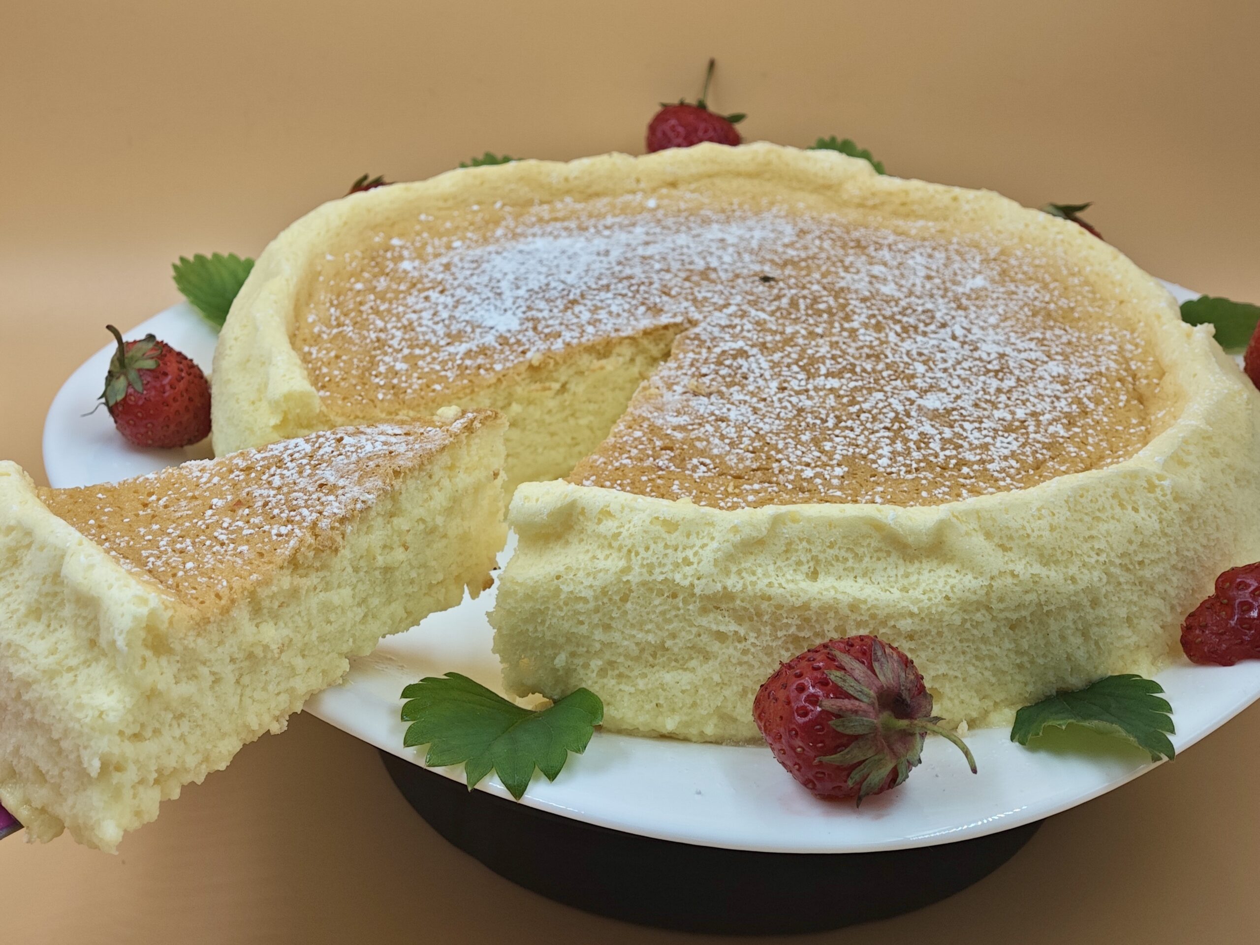 Wölkchentorte mit Joghurt: flauschig und leicht, einfaches Rezept