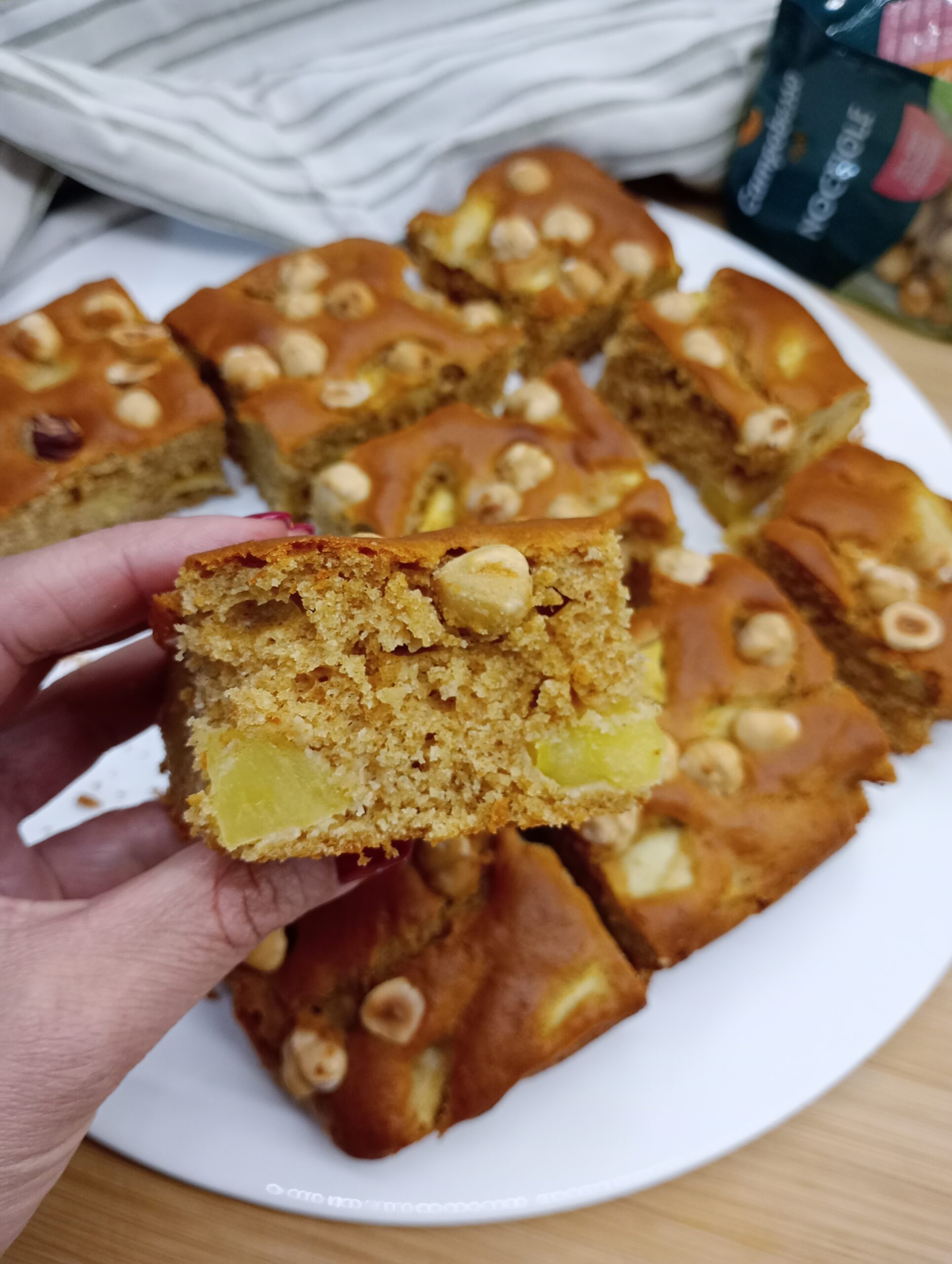 Vollkorn-Apfel-Joghurt-Haselnuss-Kuchen